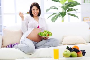 Bei schwangeren Frauen ist eine Diät kontraindiziert. 